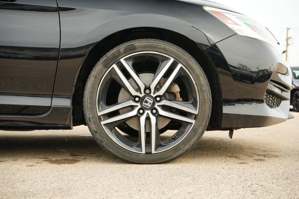 Used 2016 Honda Accord Touring image 9
