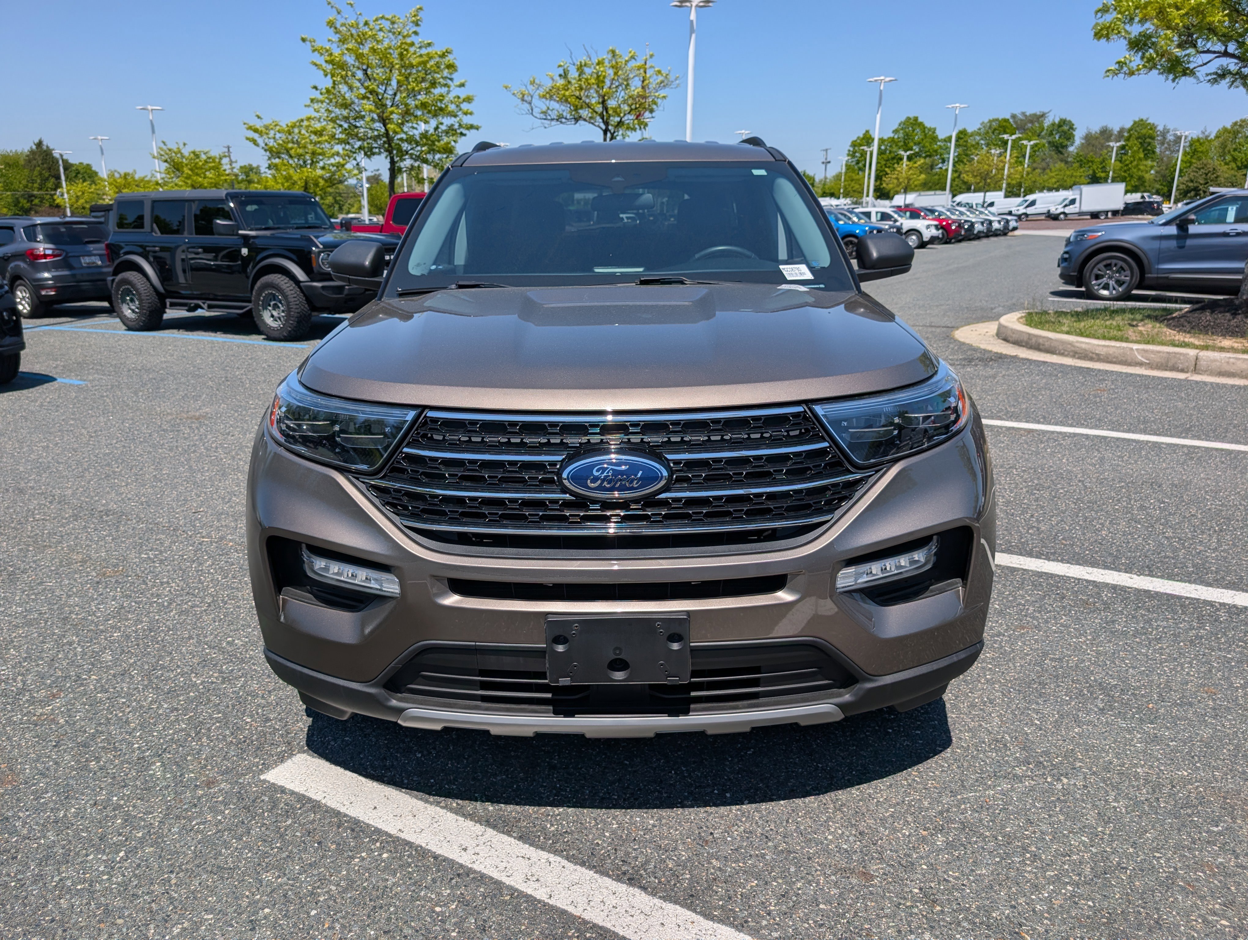 Used 2021 Ford Explorer XLT w/ Equipment Group 202A AWD/4WD image 8