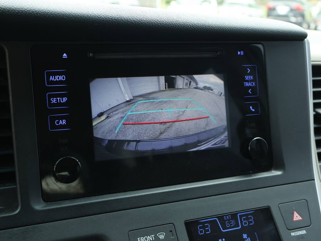 Used 2017 Toyota Sienna L FWD image 11