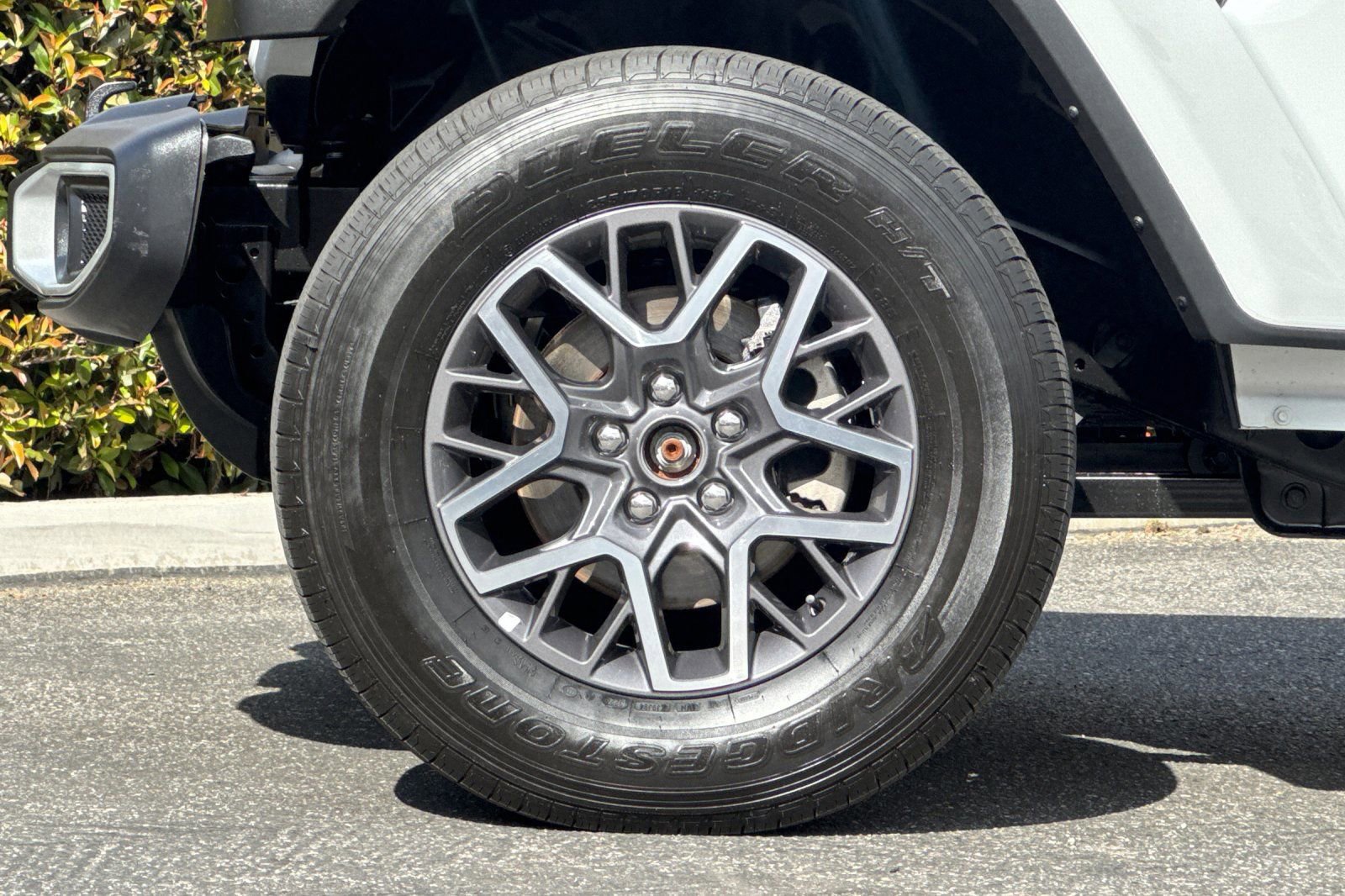 Used 2025 Jeep Wrangler Sahara image 27