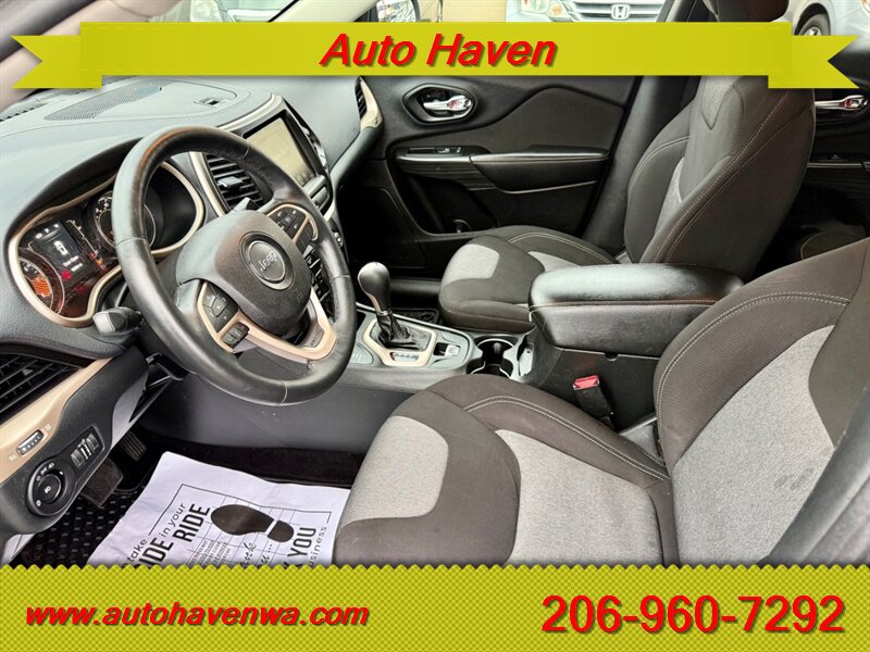 Used 2014 Jeep Cherokee Latitude AWD/4WD image 10