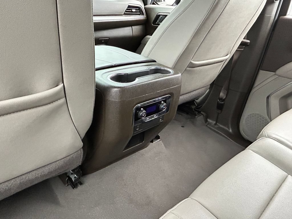 Used 2025 Chevrolet Suburban LT RWD image 28