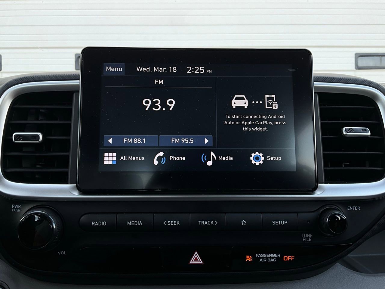 Used 2025 Hyundai Venue SEL image 29