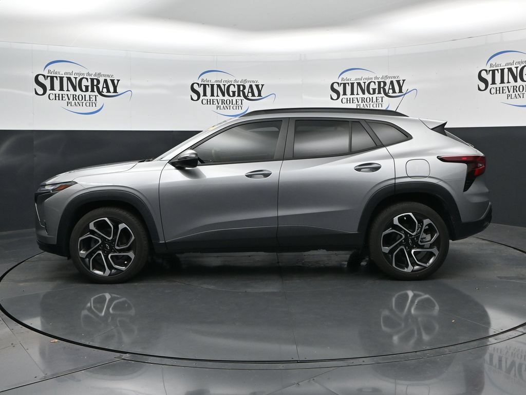 Used 2024 Chevrolet Trax RS w/ Sunroof Package FWD image 4