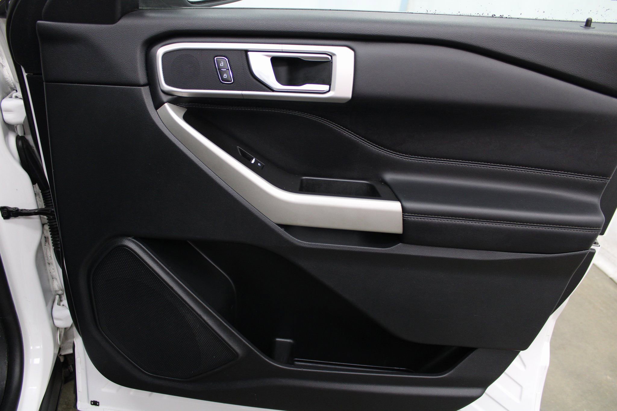 Used 2021 Ford Explorer XLT w/ Equipment Group 202A image 29