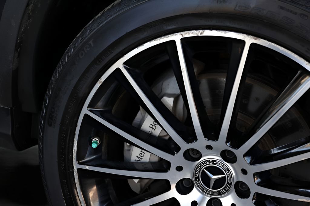 Used 2022 Mercedes-Benz GLC 300 4MATIC Coupe image 11