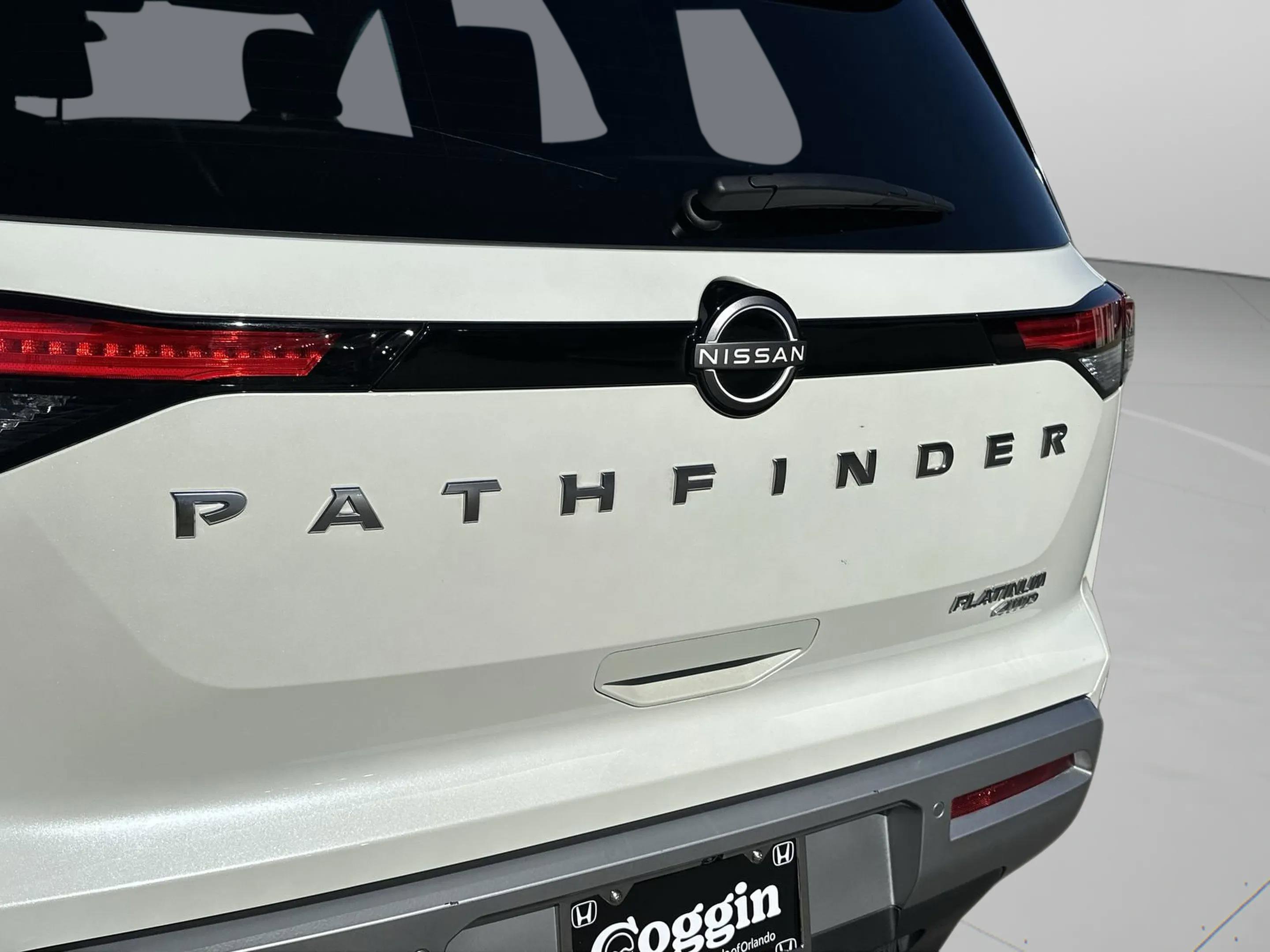 Used 2024 Nissan Pathfinder Platinum image 17