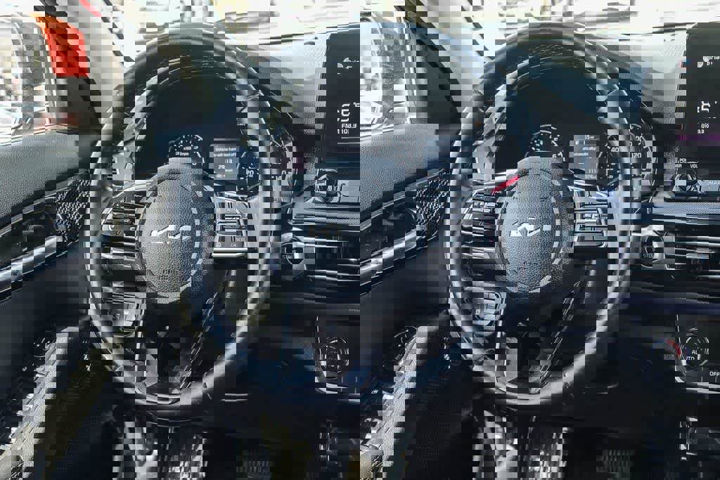 Used 2022 Kia Seltos Nightfall Edition image 14