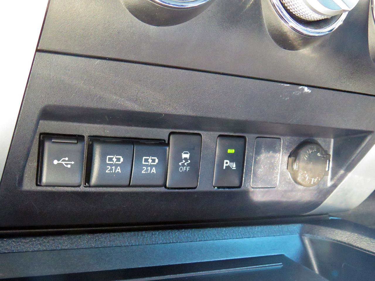 Used 2021 Toyota Tundra SR5 AWD/4WD image 30