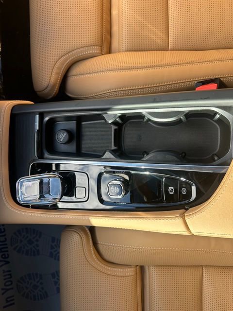 Used 2025 Volvo XC90 B6 Ultra w/ Protection Package image 54