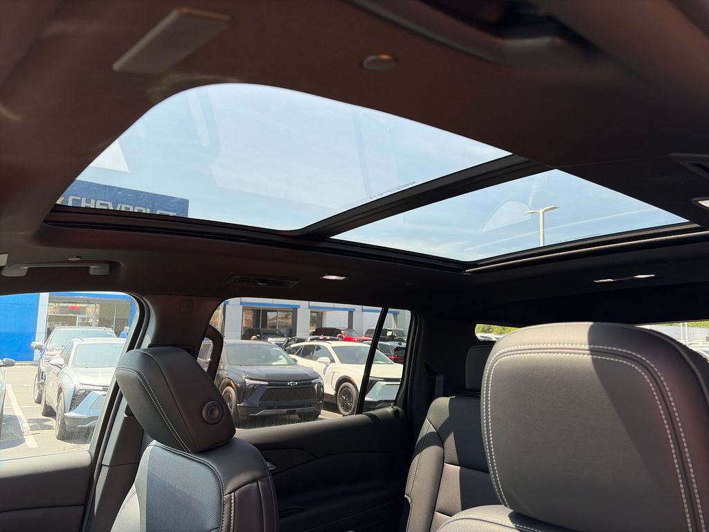 New 2026 Chevrolet Traverse LT w/ Sun and Wheel Package AWD/4WD image 26