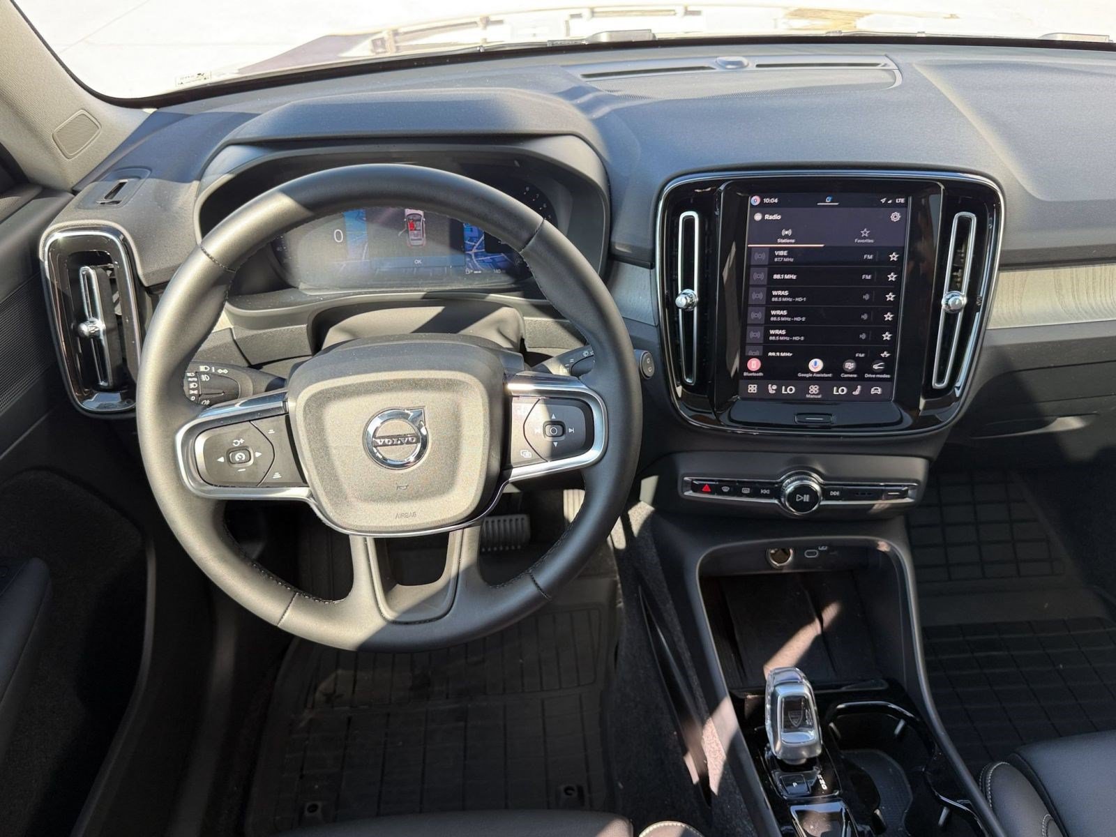 Certified 2026 Volvo XC40 B5 Plus w/ Climate Package AWD/4WD image 28