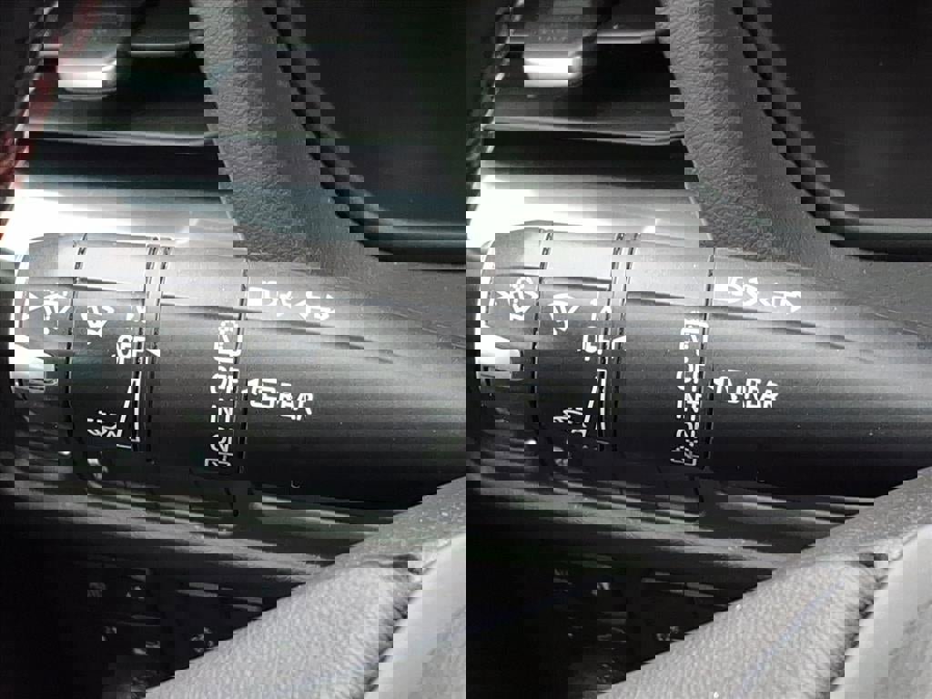 Used 2021 Chevrolet Suburban RST w/ Luxury Package image 26