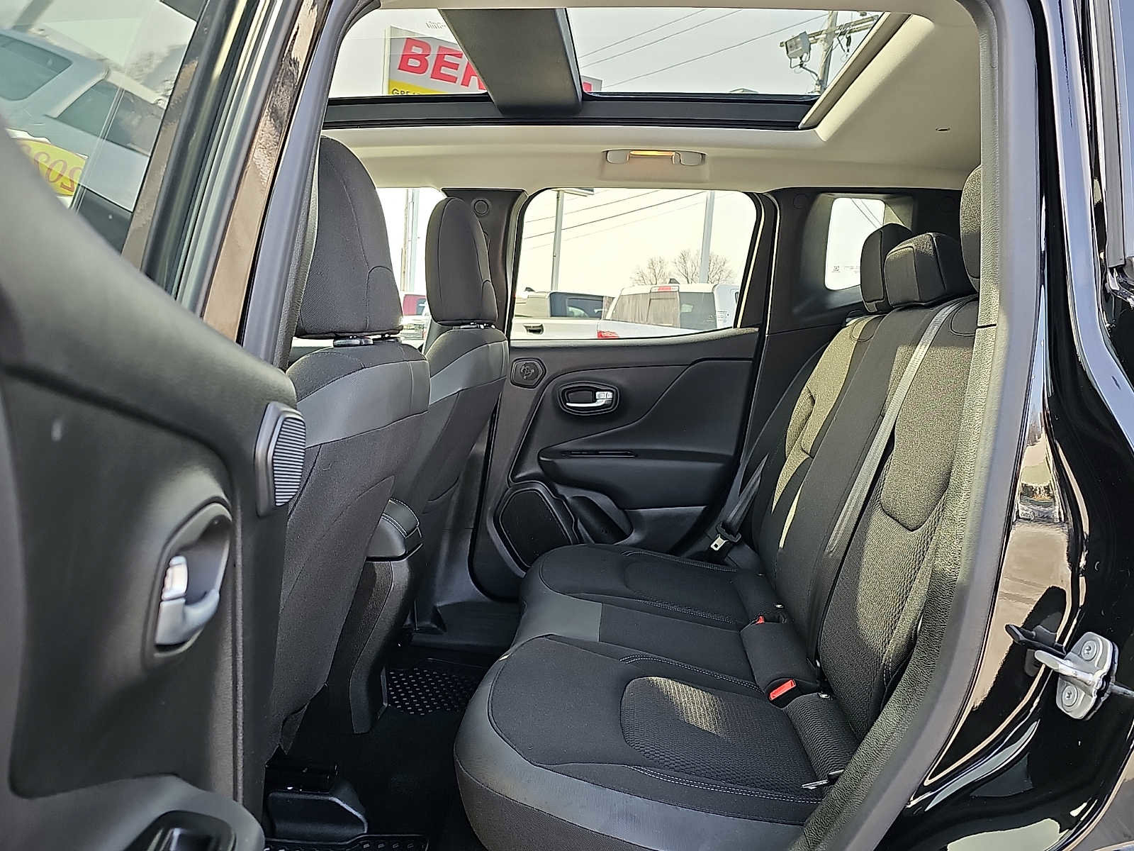 Used 2023 Jeep Renegade Latitude w/ Sun/Sound Group image 10