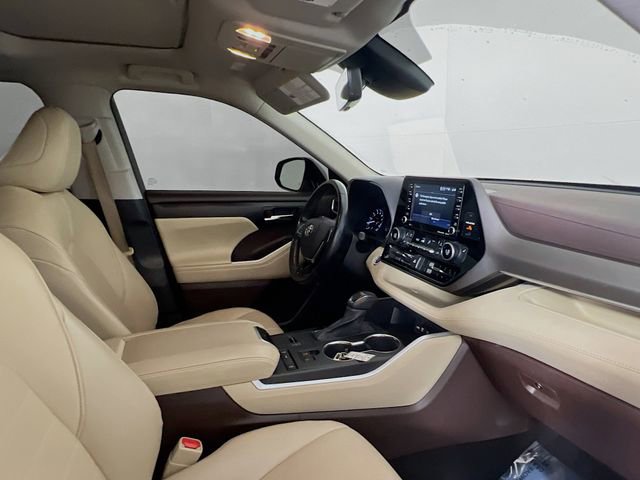 Used 2021 Toyota Highlander XLE image 9