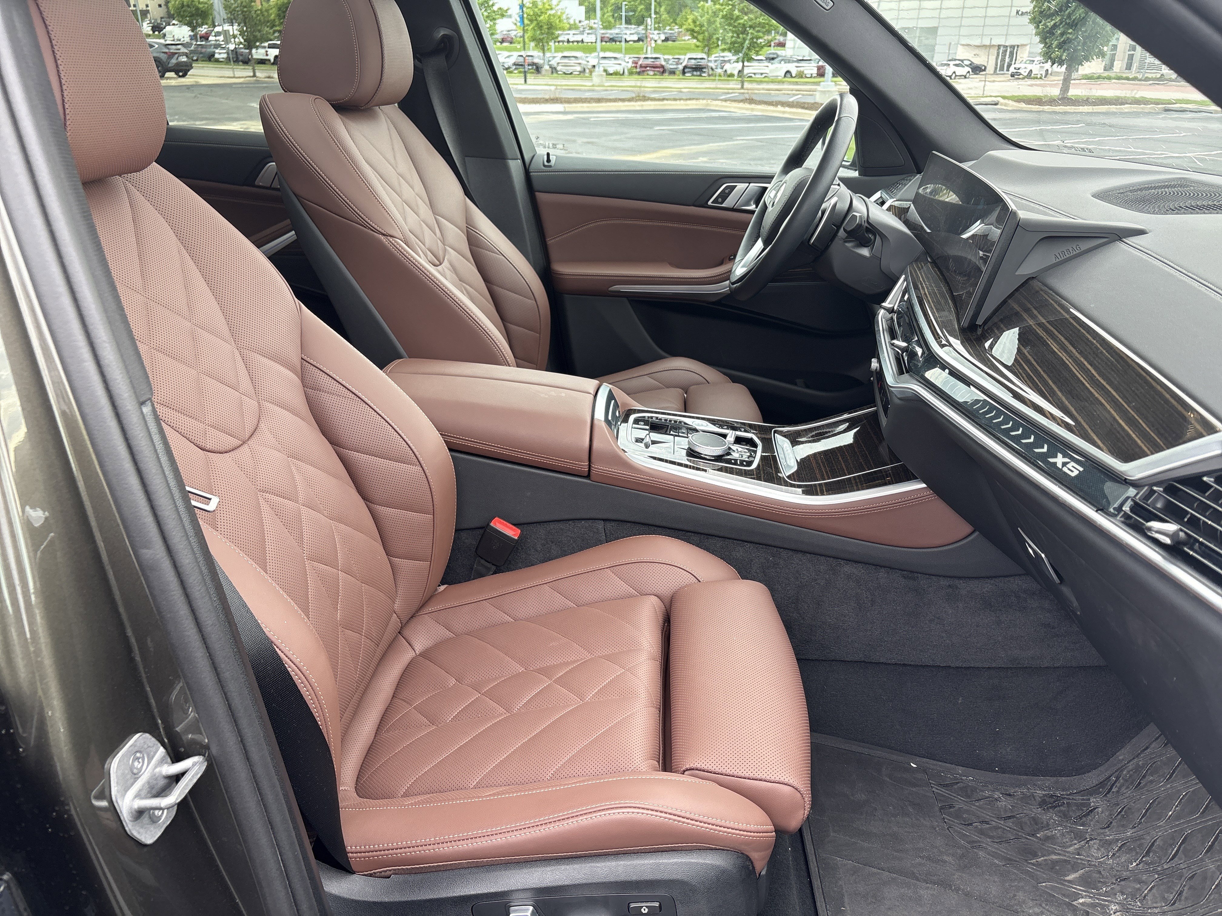 Used 2025 BMW X5 xDrive50e w/ Parking Assistance Package AWD/4WD image 15