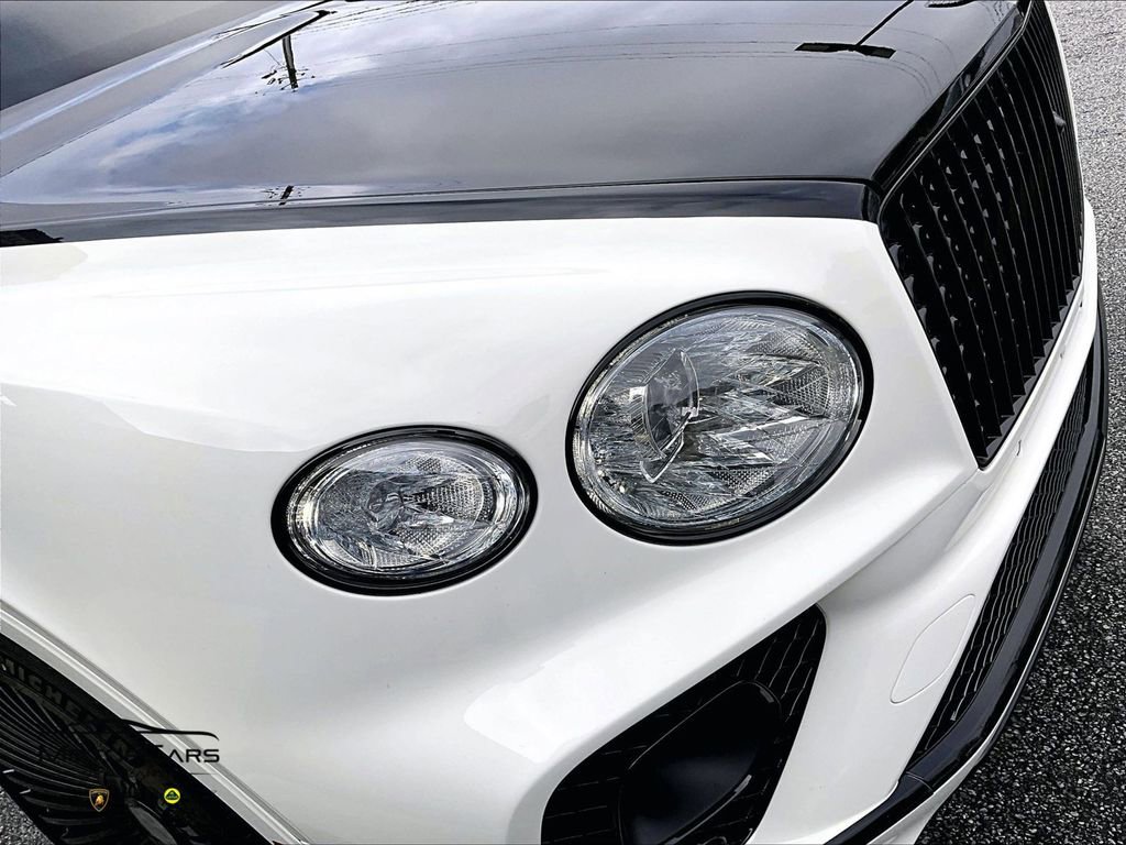 Used 2023 Bentley Bentayga Extended Wheelbase image 25