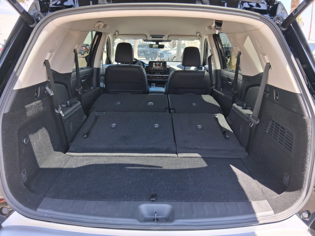 Used 2025 Nissan Pathfinder SL FWD image 6