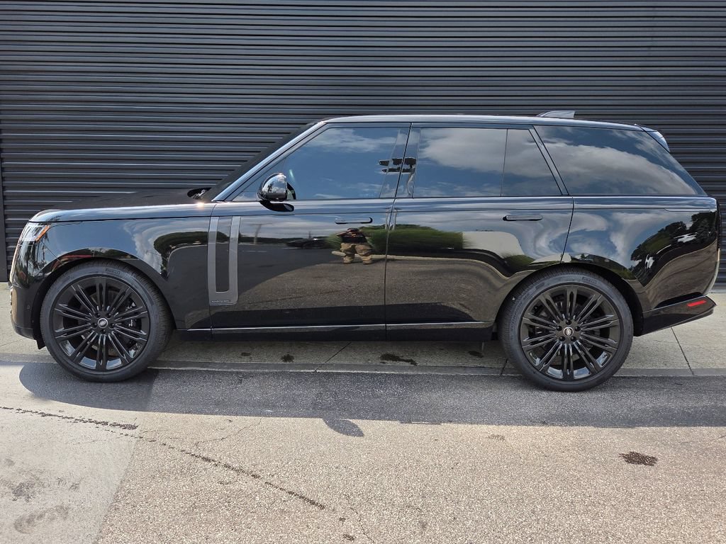 Used 2025 Land Rover Range Rover Autobiography AWD/4WD image 2