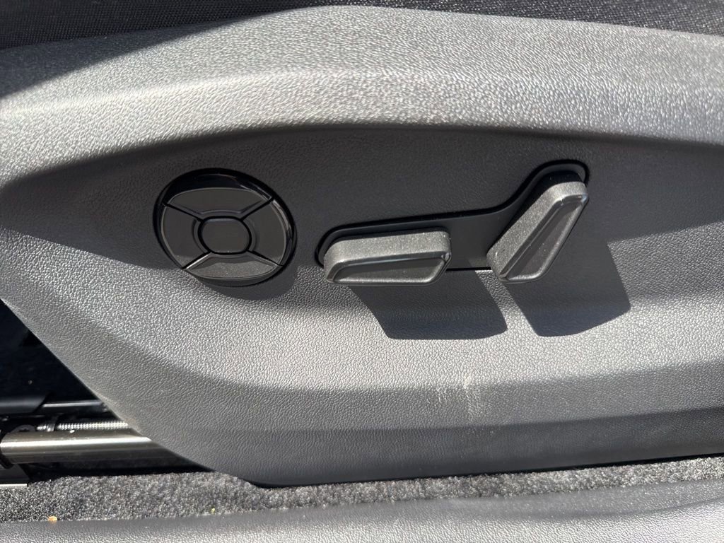 Certified 2026 Volkswagen Tiguan SE R-Line image 19