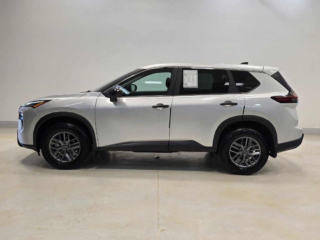 Used 2025 Nissan Rogue S FWD image 28
