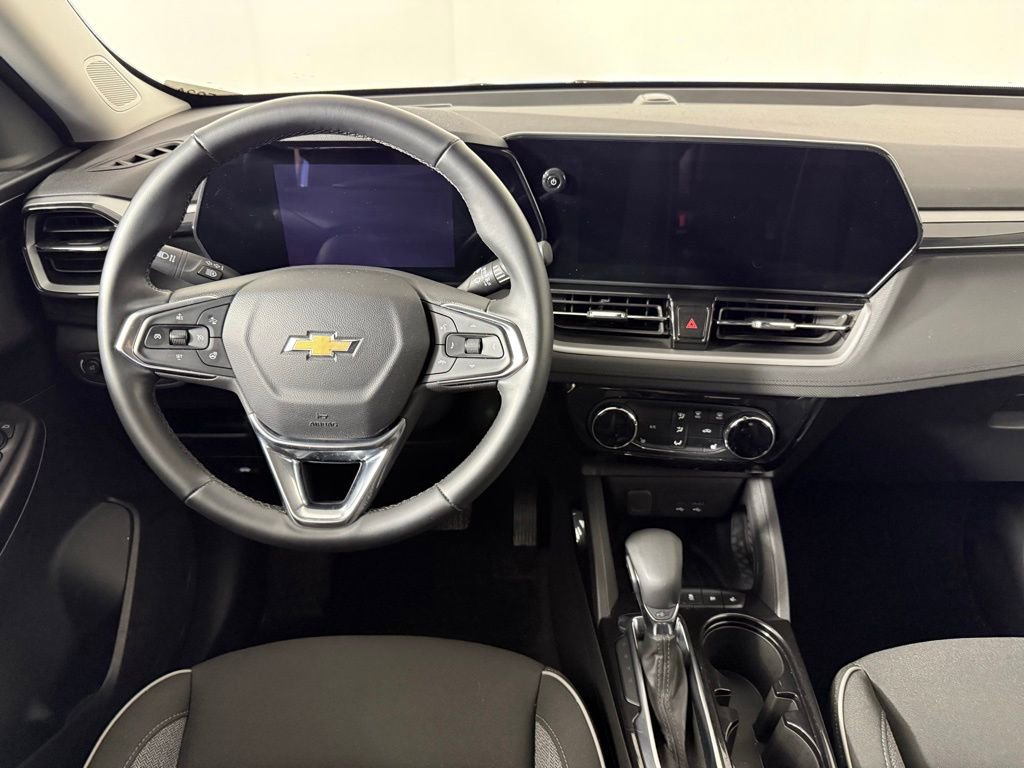 Used 2024 Chevrolet TrailBlazer LT w/ LT Cold Weather Package image 3