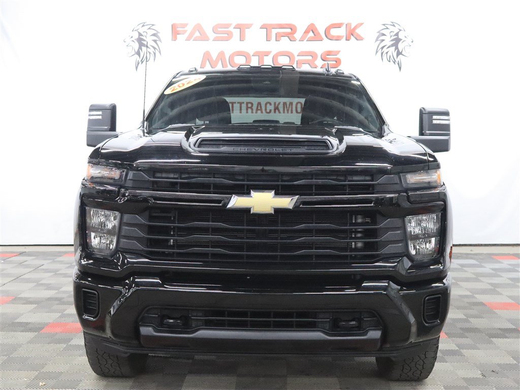 Used 2024 Chevrolet Silverado 2500 Custom w/ Custom Value Package AWD/4WD image 2