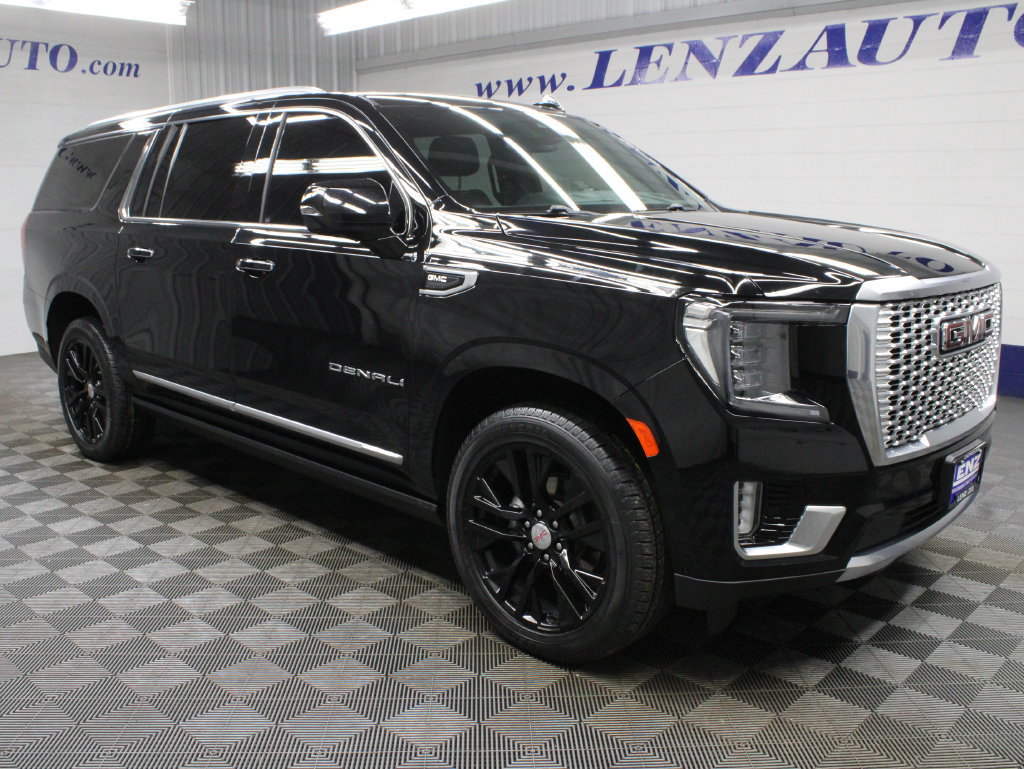 Used 2023 GMC Yukon XL Denali AWD/4WD image 3