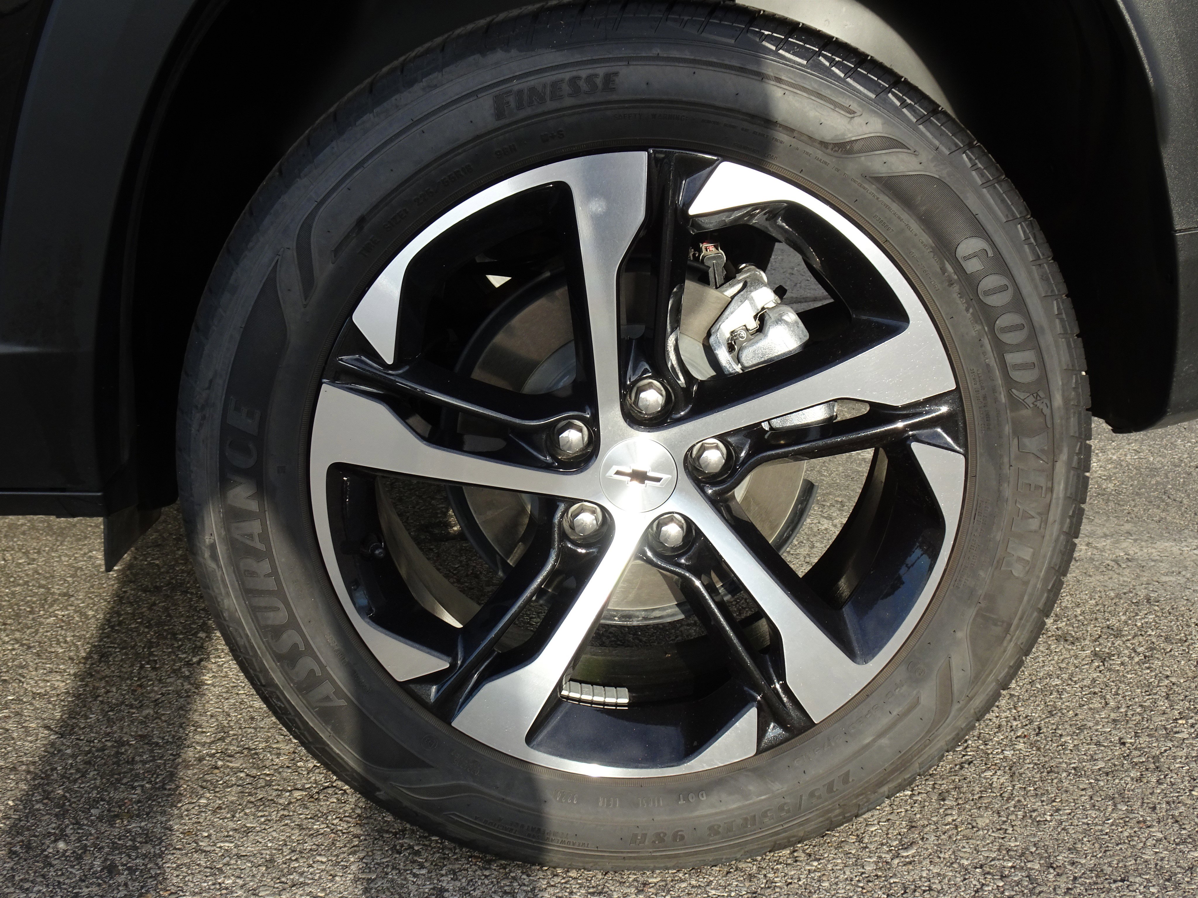 Used 2025 Chevrolet Trax RS image 25