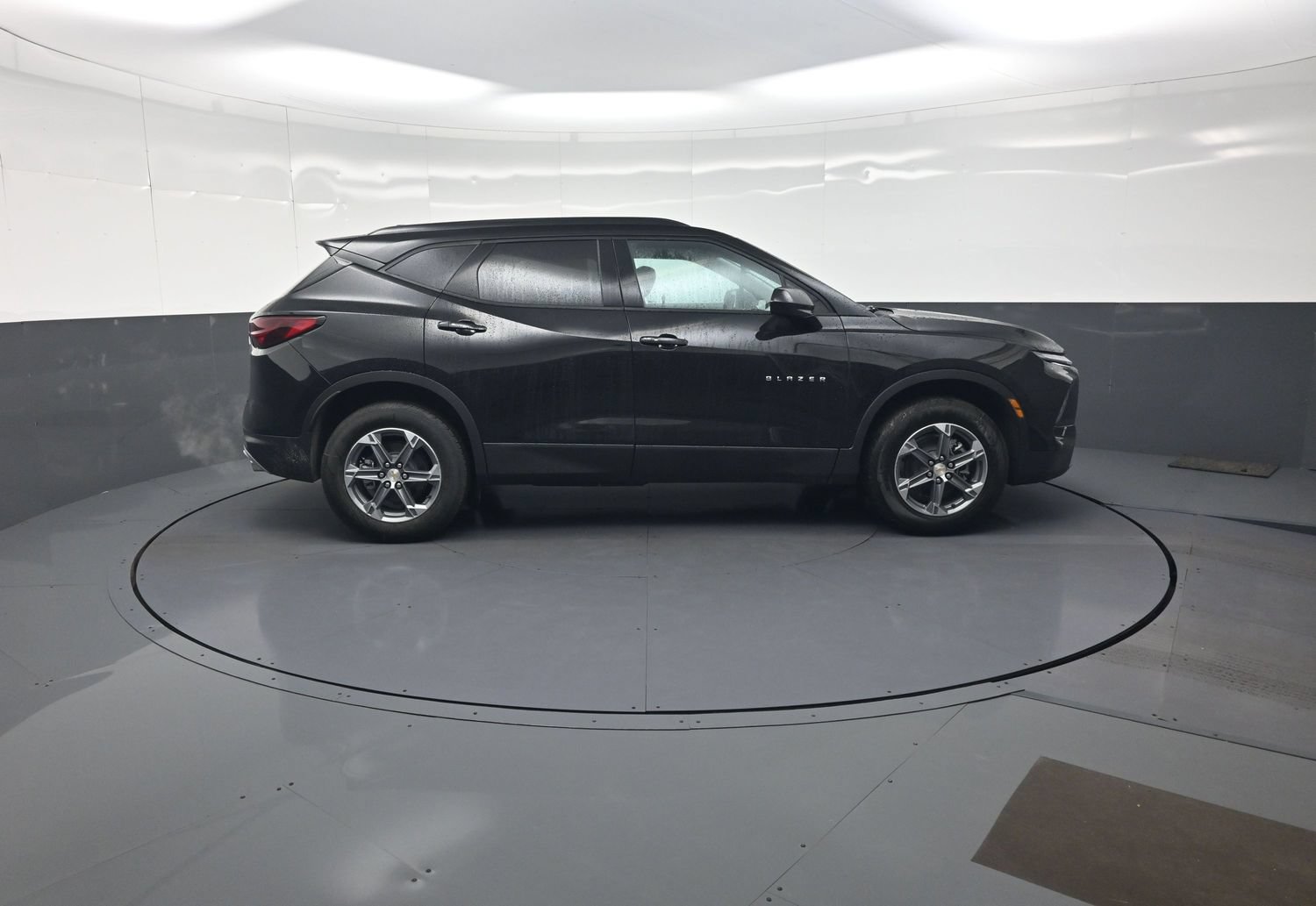 New 2026 Chevrolet Blazer LT w/ Convenience Package AWD/4WD image 2