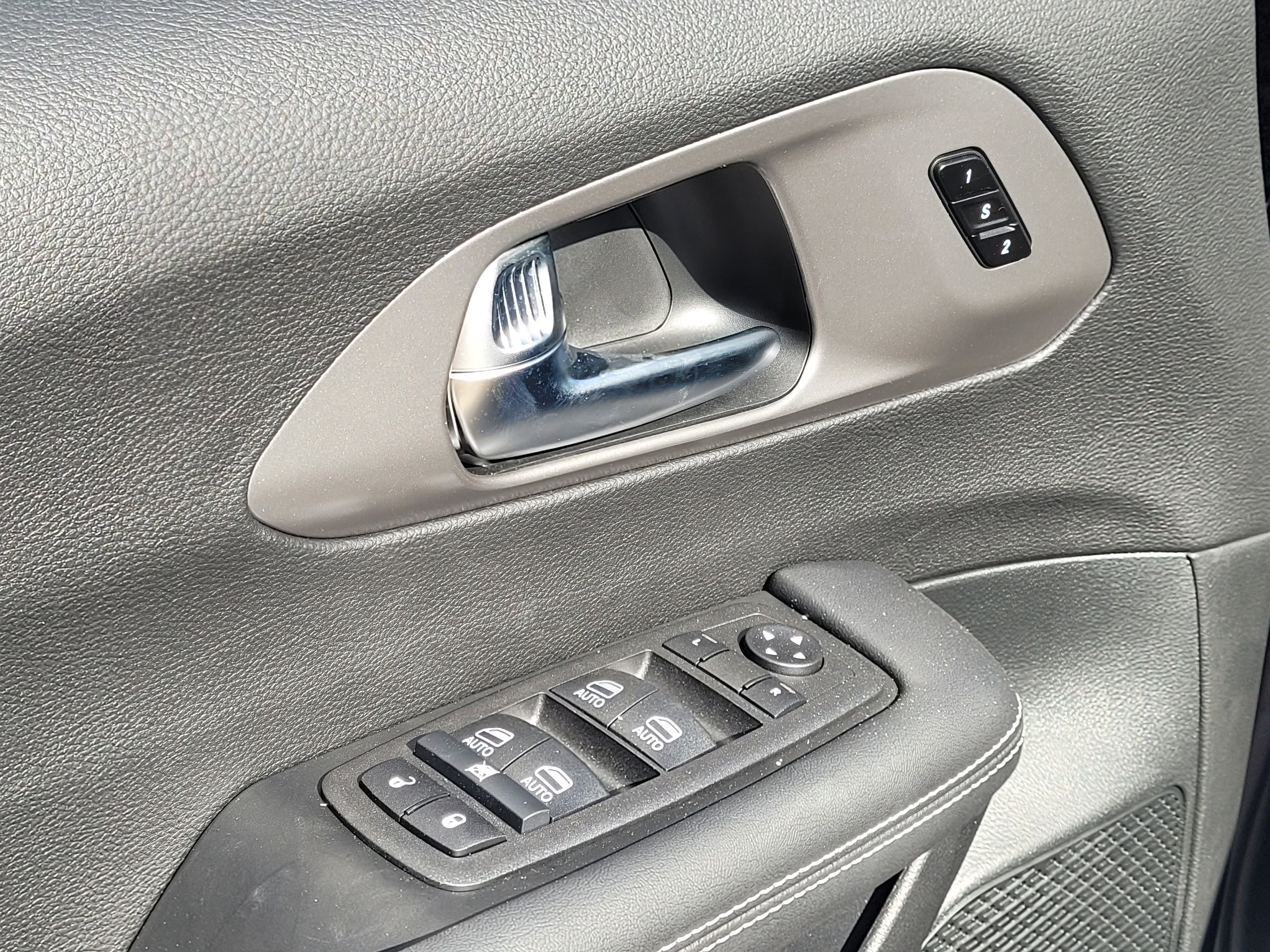 New 2025 Chrysler Pacifica Select image 10