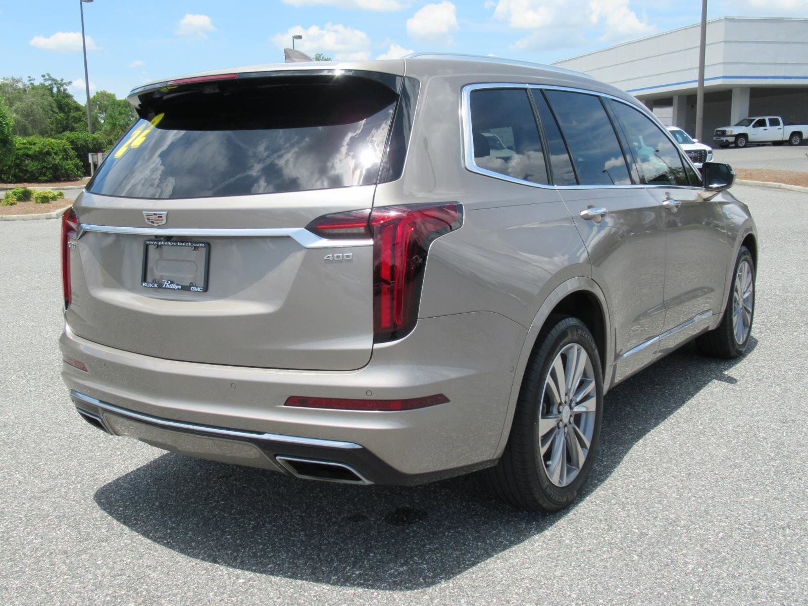 Used 2022 Cadillac XT6 Premium Luxury w/ Technology Package FWD image 7