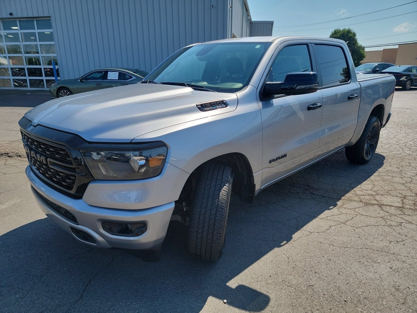 Used 2023 RAM 1500 Big Horn AWD/4WD image 3