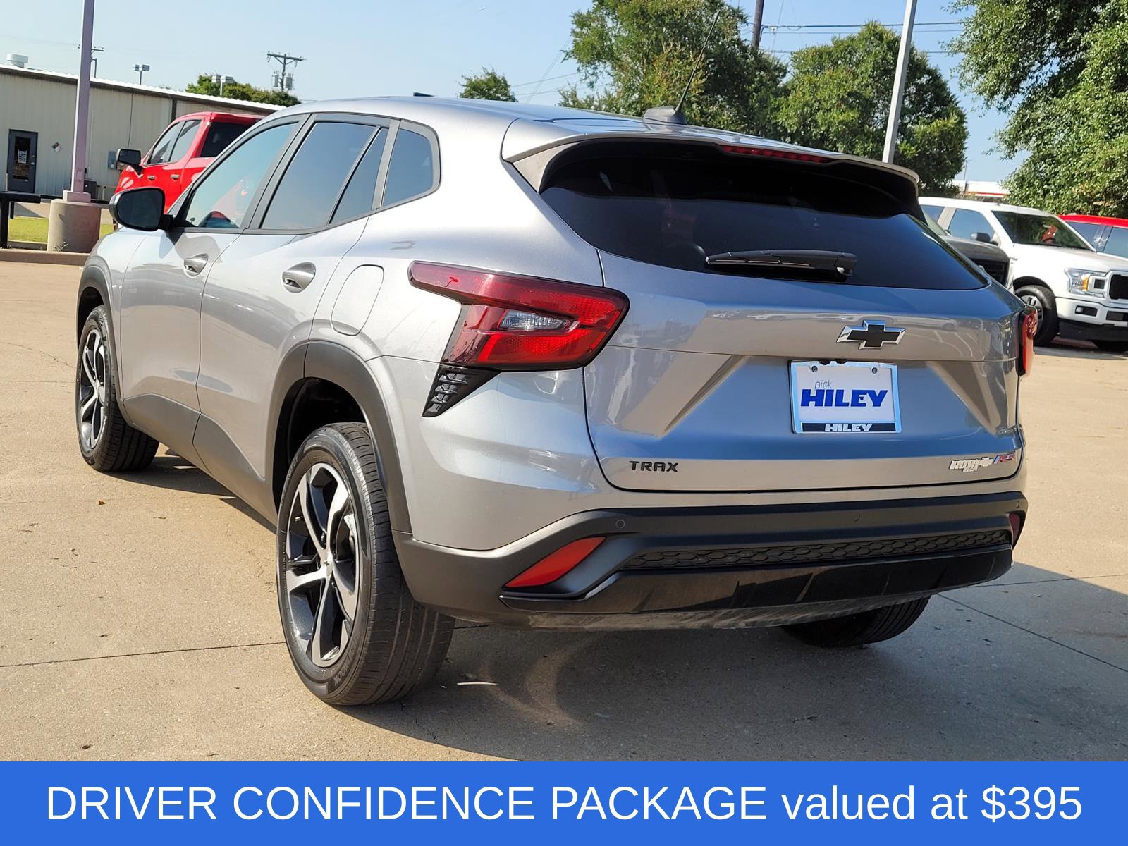 Used 2025 Chevrolet Trax RS w/ Driver Confidence Package FWD image 3