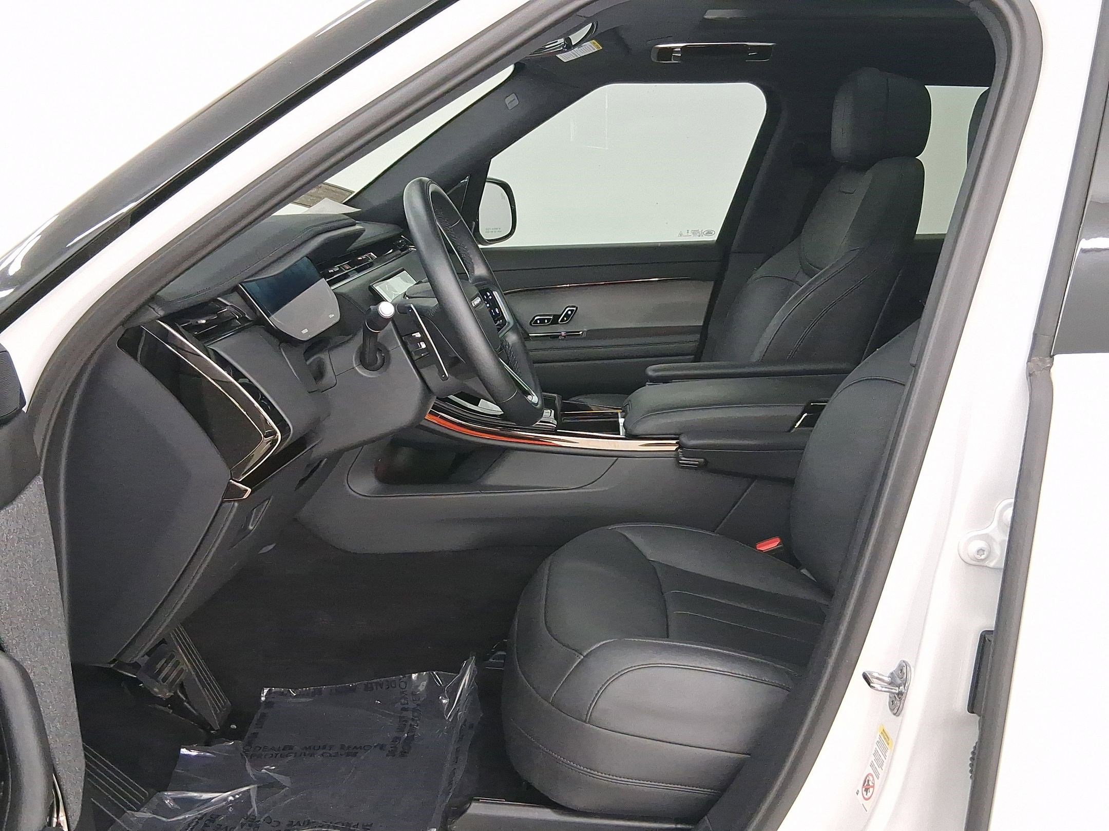 Used 2024 Land Rover Range Rover Sport SE image 5