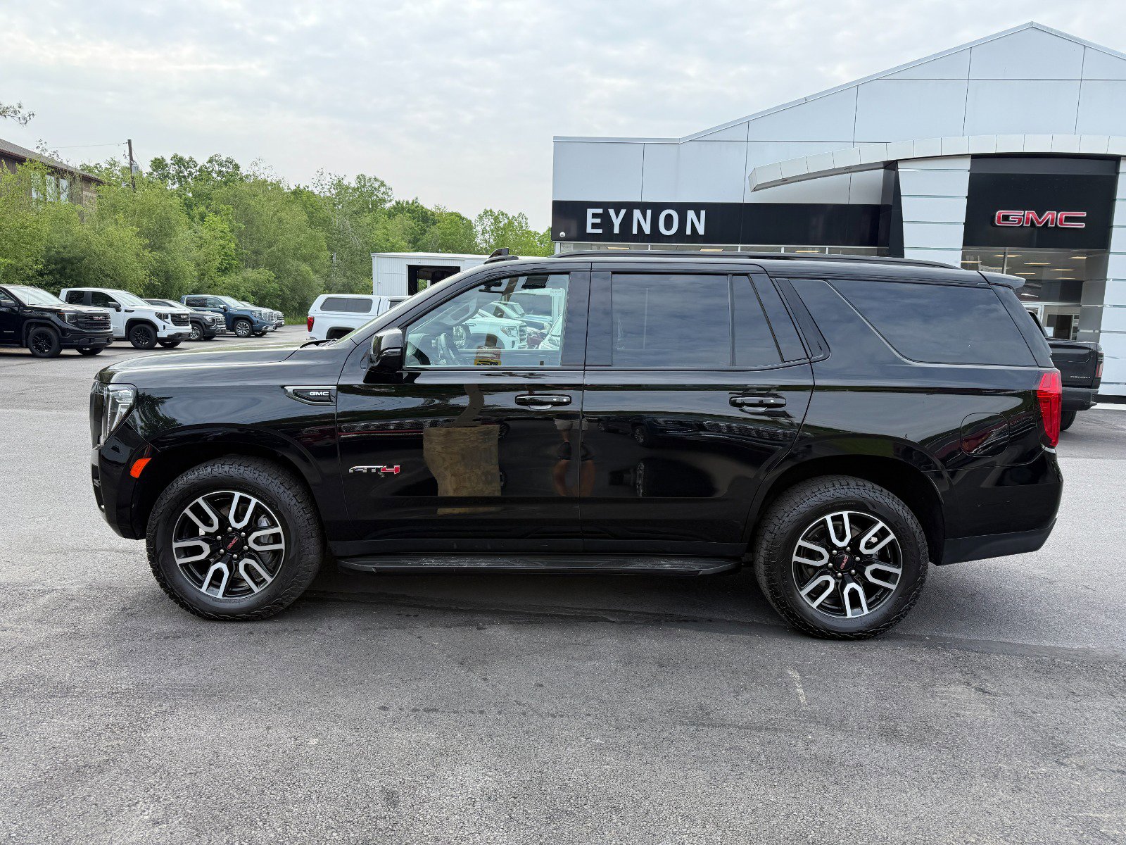 Used 2023 GMC Yukon AT4 image 2