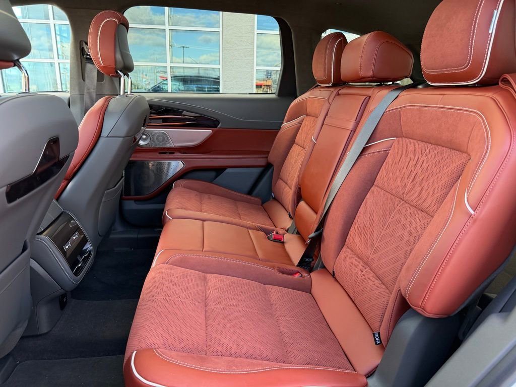 Used 2025 Lincoln Nautilus Black Label image 16