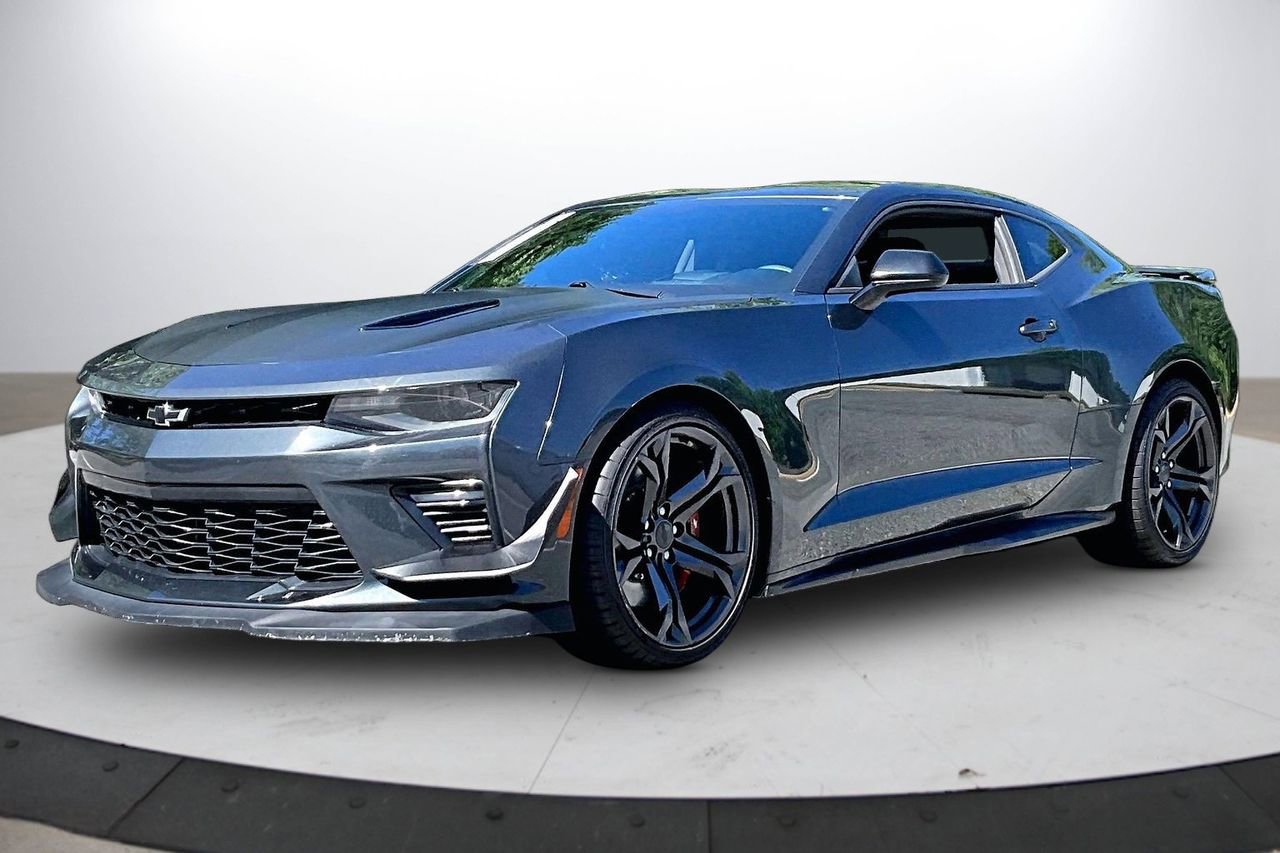Used 2018 Chevrolet Camaro SS RWD image 4