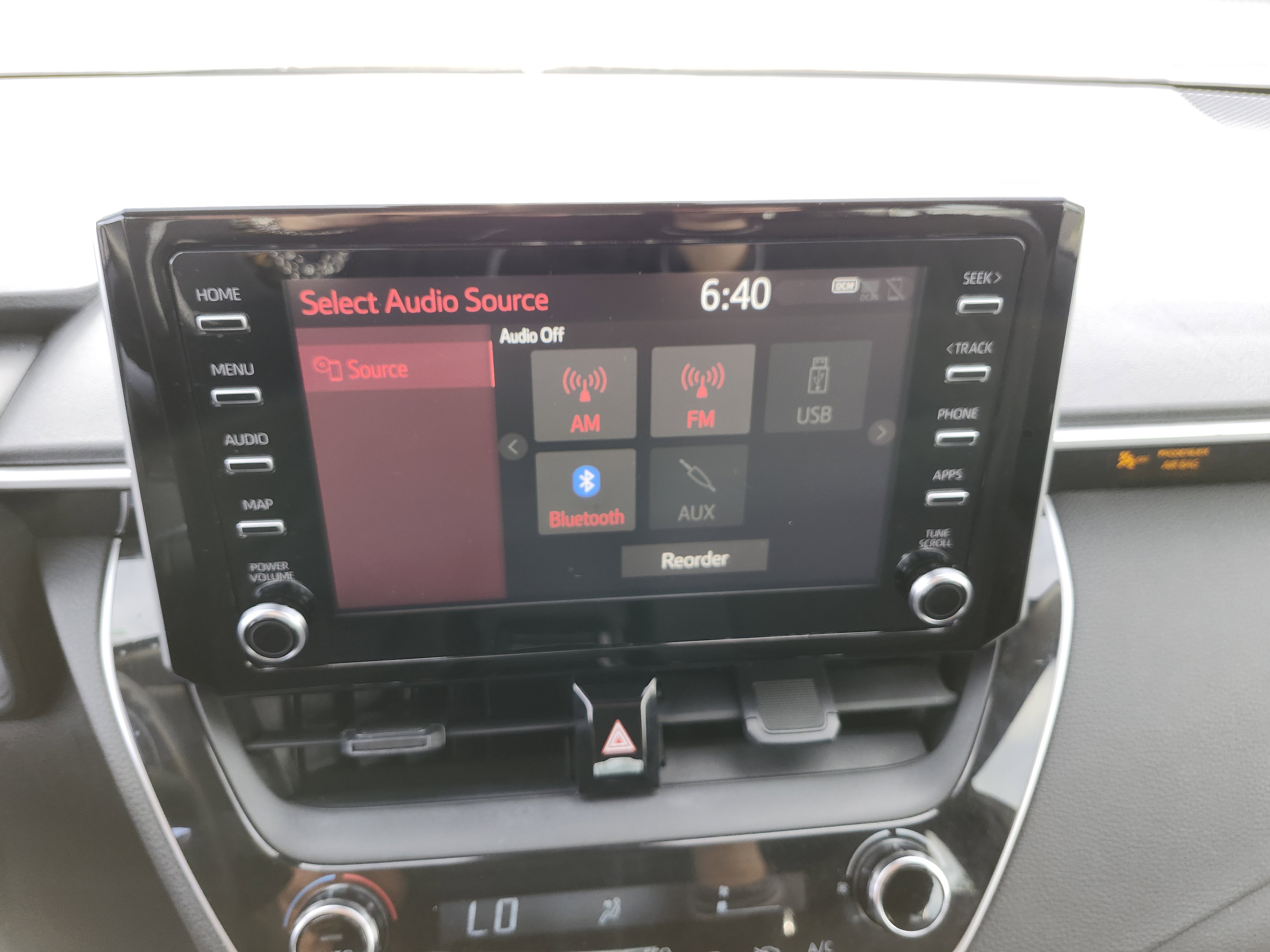 Used 2020 Toyota Corolla LE FWD image 4