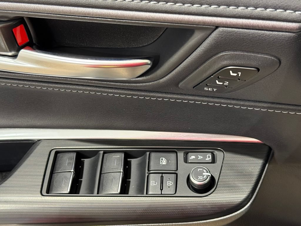Certified 2023 Toyota Venza XLE AWD/4WD image 16