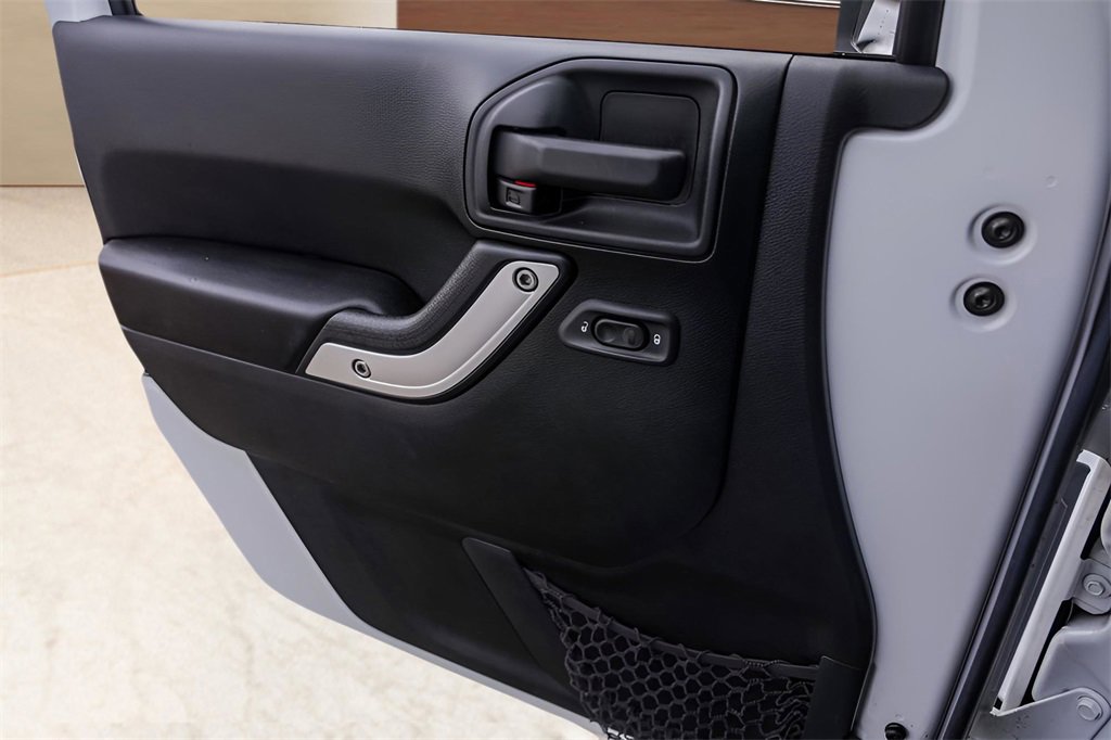 Used 2016 Jeep Wrangler Unlimited Sahara w/ Connectivity Group image 20