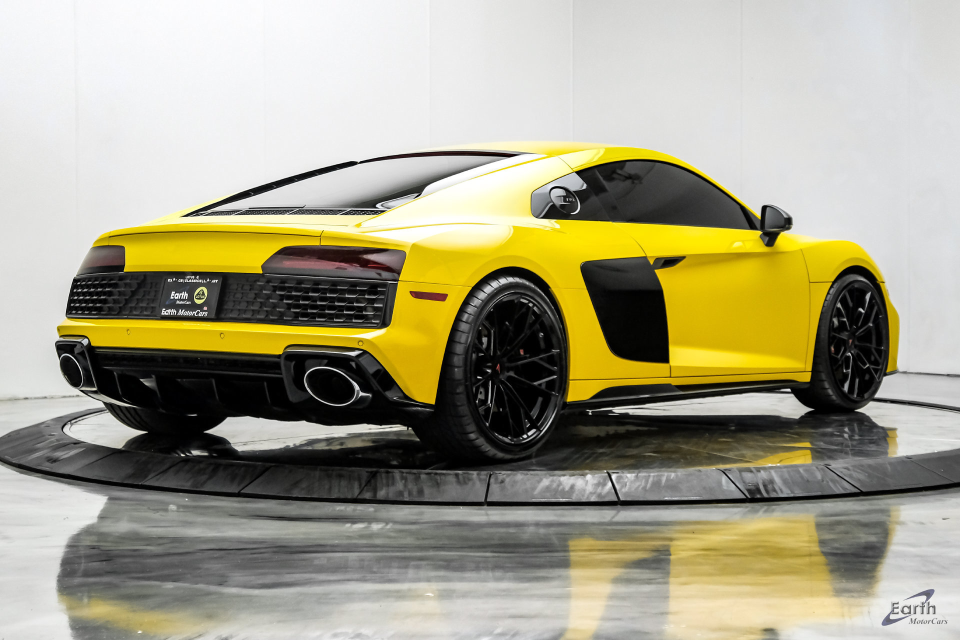 Used 2021 Audi R8 V10 w/ Premium Package RWD image 19