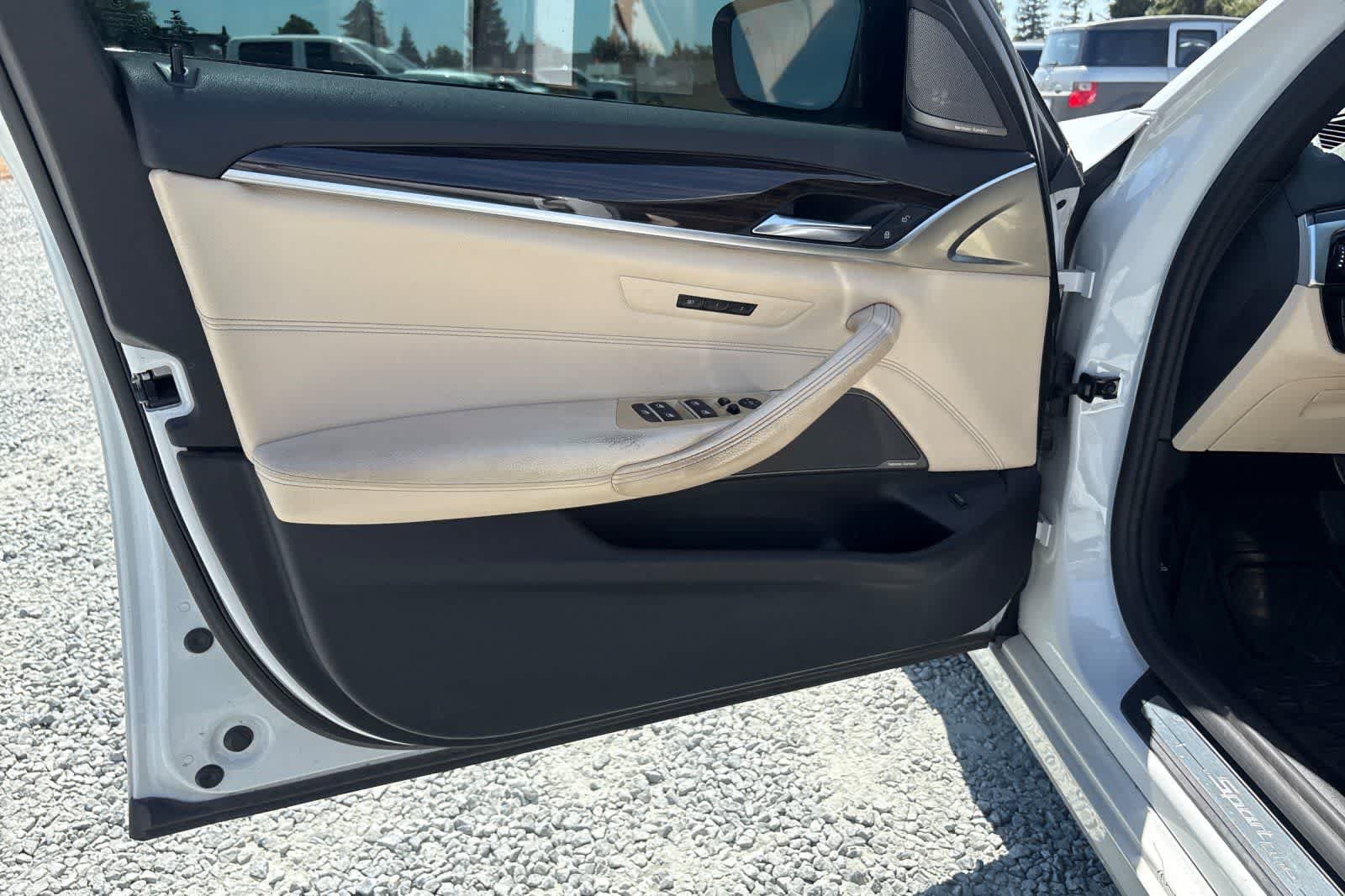 Used 2017 BMW 540i RWD image 15