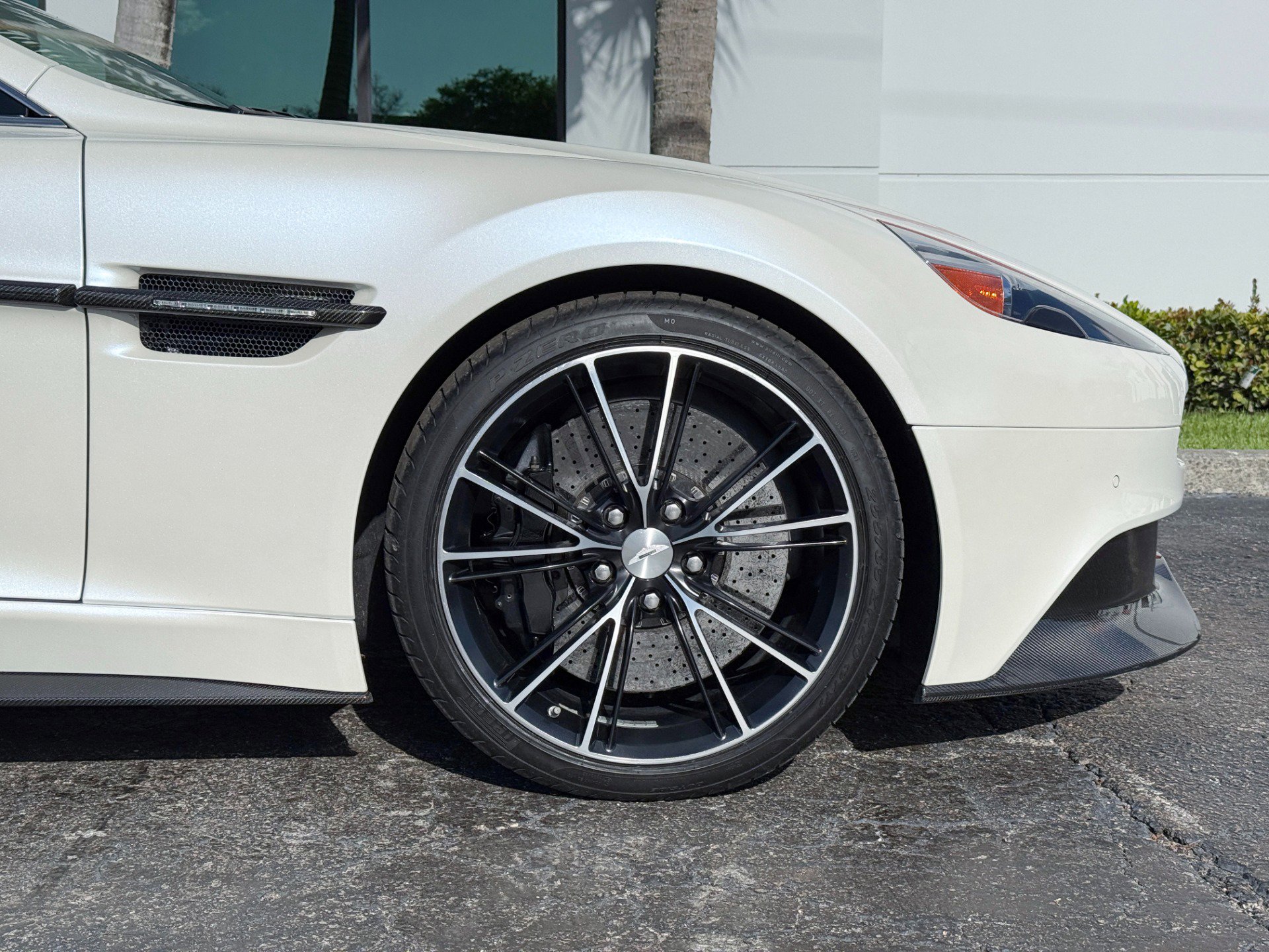Used 2014 Aston Martin Vanquish Volante RWD image 19