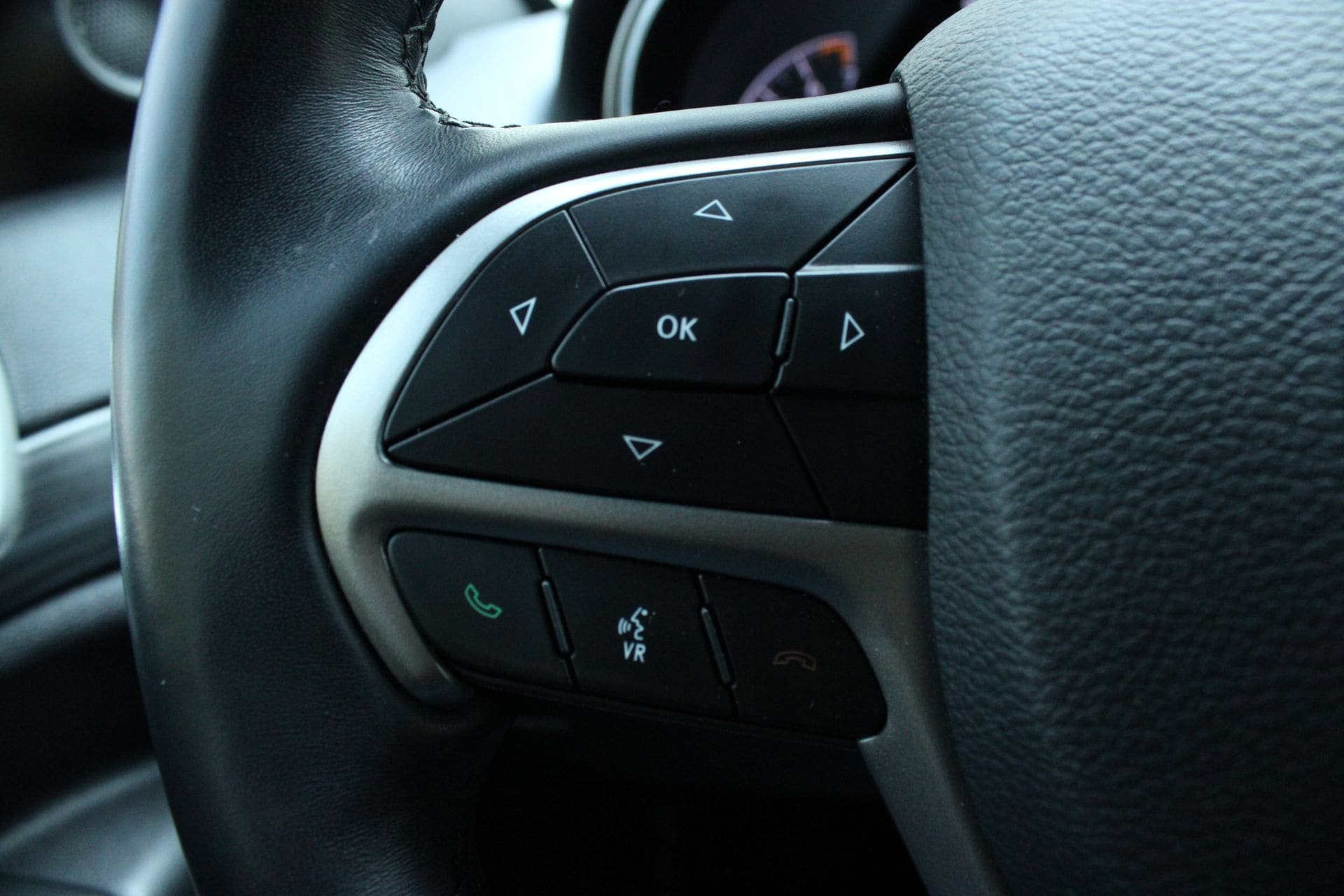 Used 2021 Jeep Grand Cherokee Laredo X AWD/4WD image 31