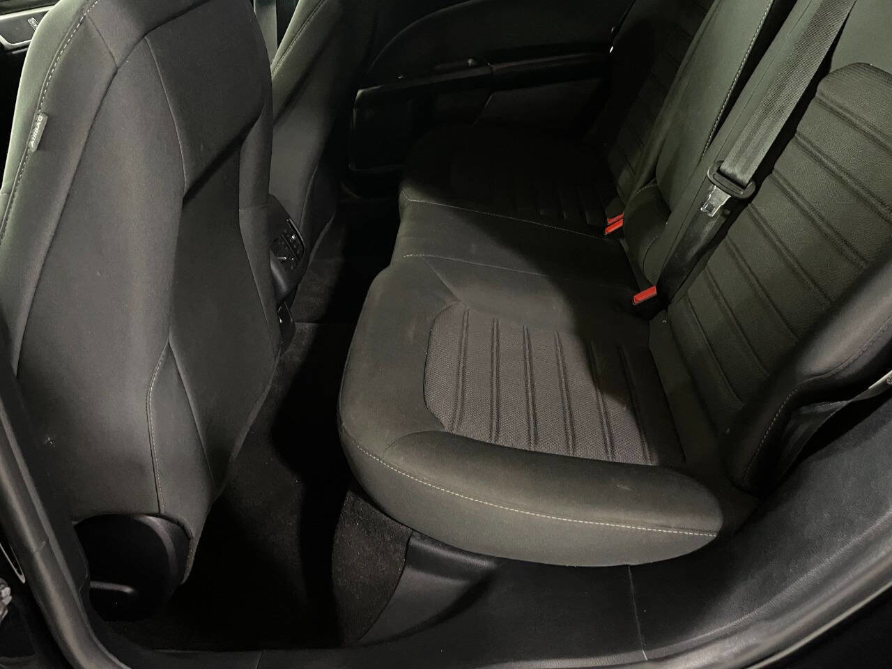 Used 2020 Ford Fusion SE image 19