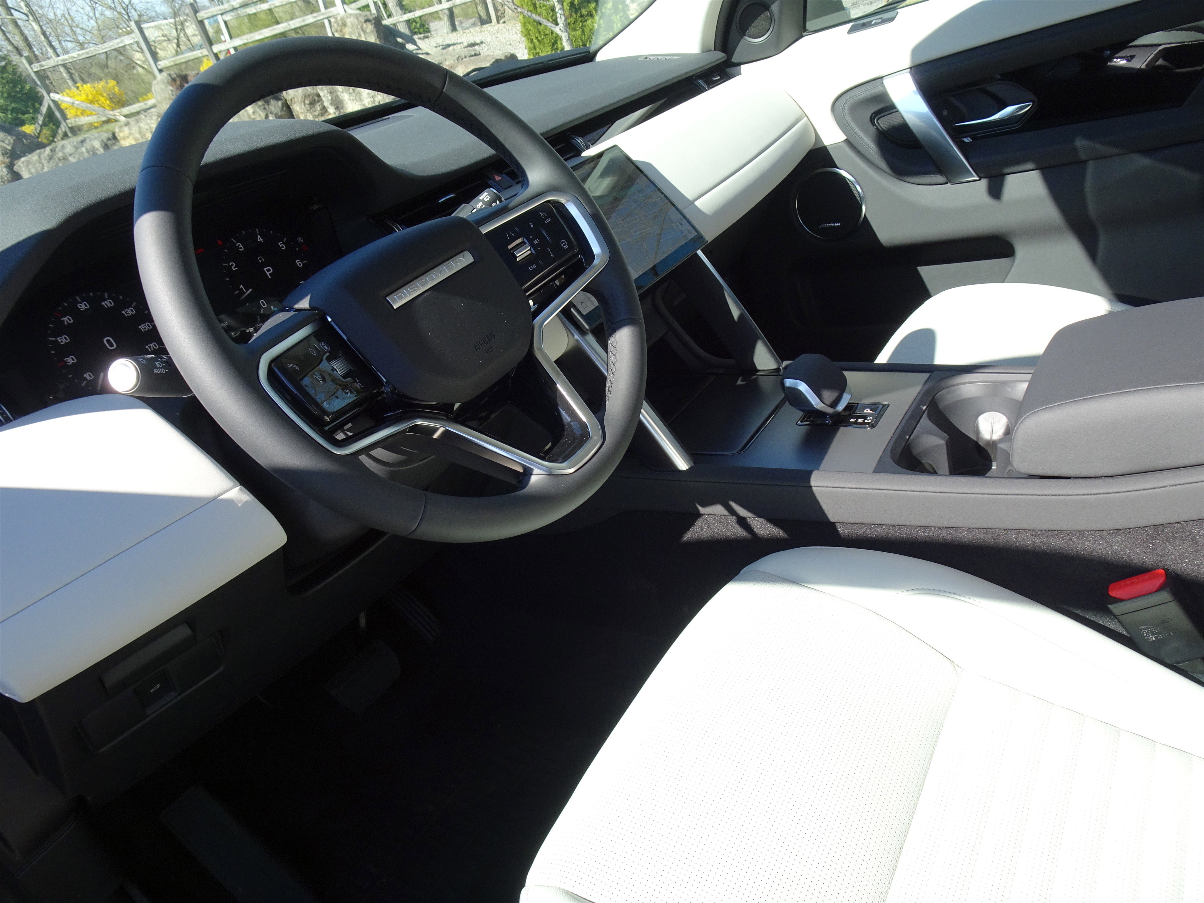 New 2025 Land Rover Discovery Sport S image 17