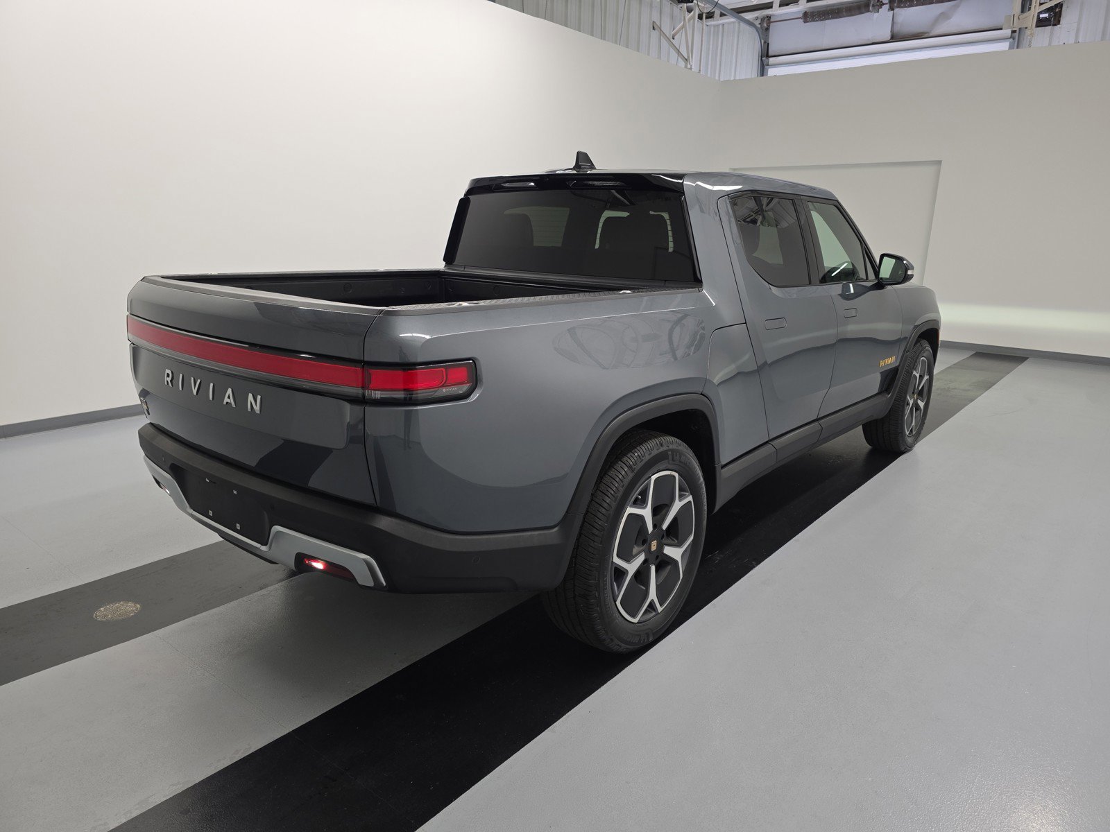 Used 2022 Rivian R1T Adventure image 5