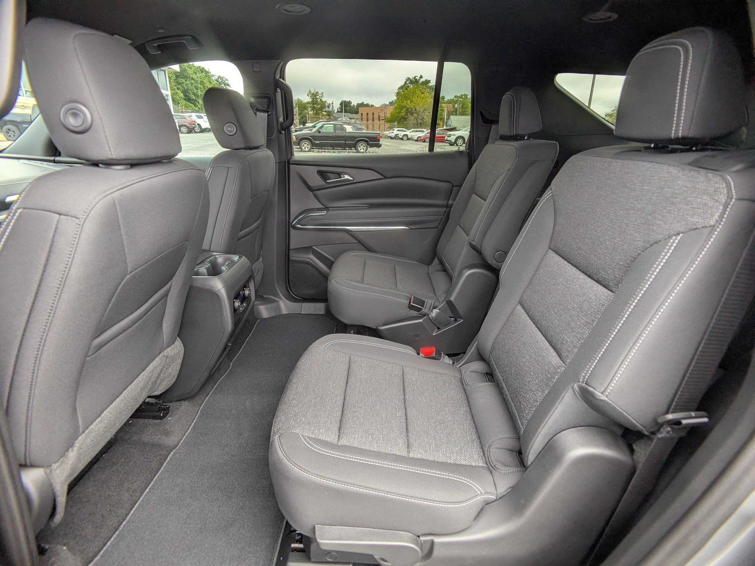 New 2027 Chevrolet Traverse LT FWD image 13