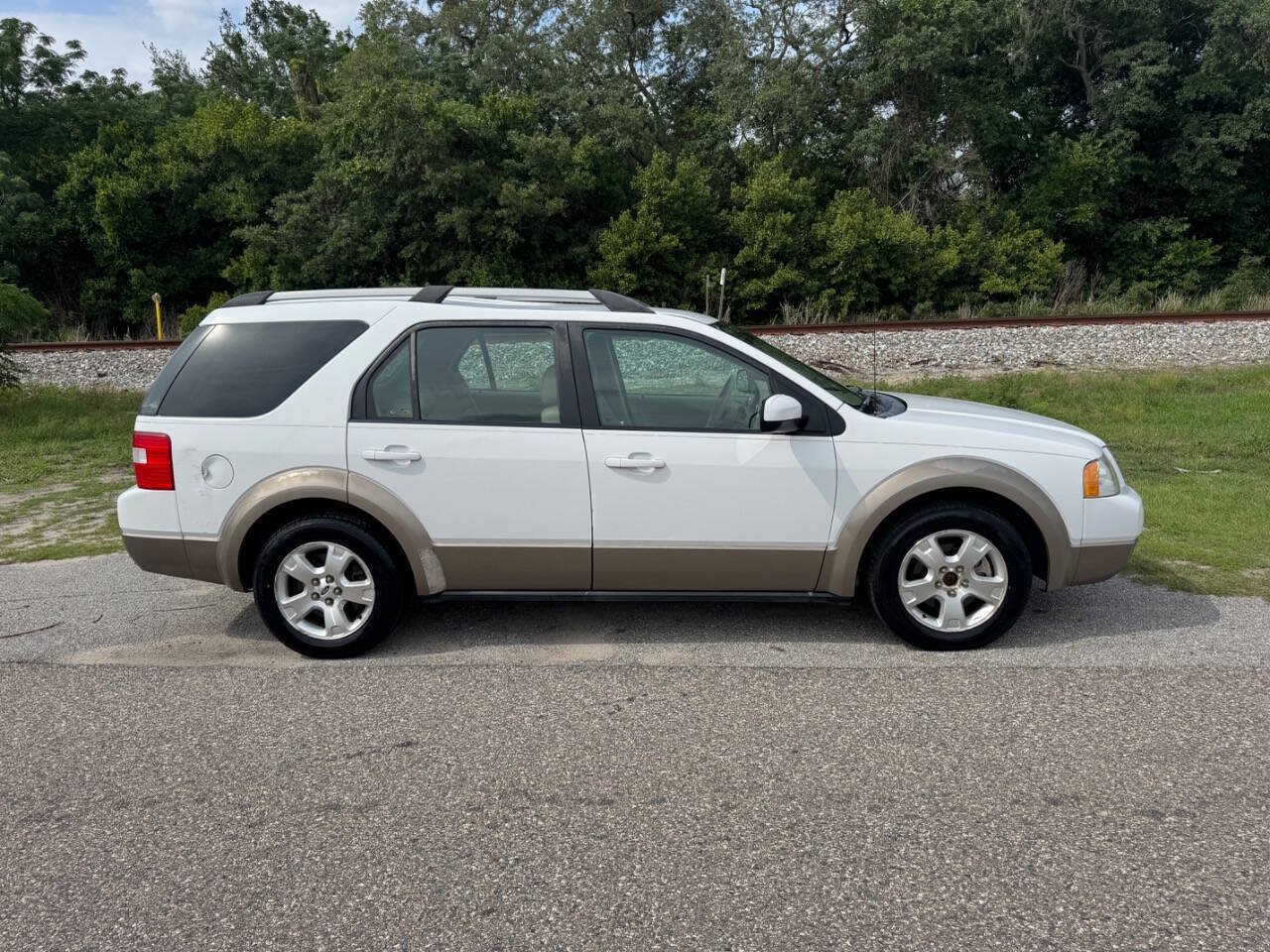 Used 2005 Ford Freestyle SEL AWD/4WD image 4